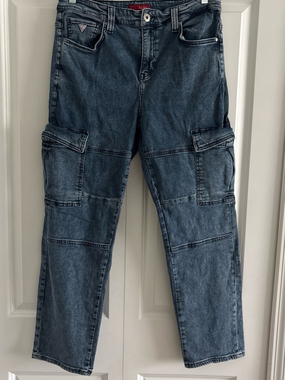 GUESS medium wash Blue Denim Jeans Size 32